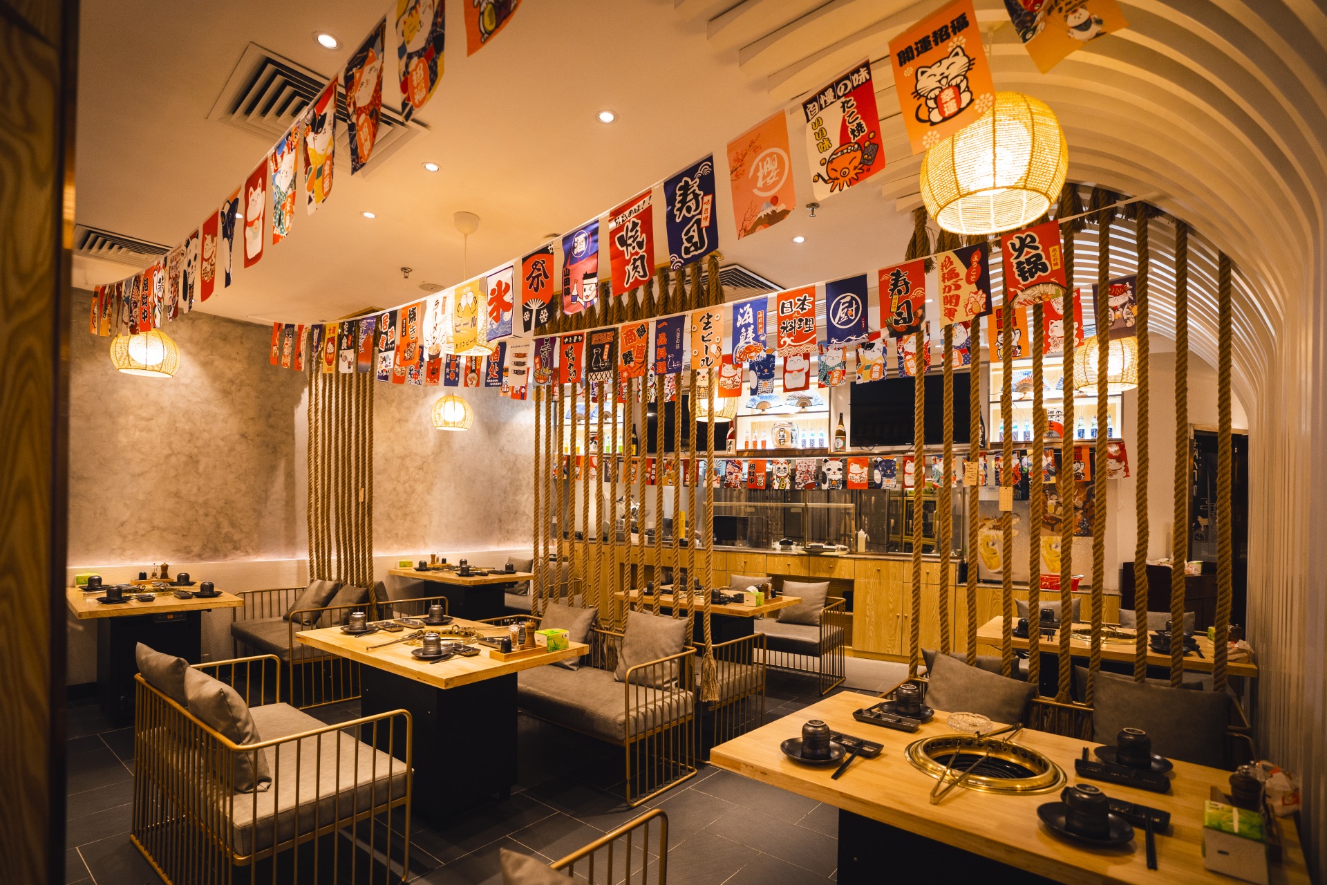 日本料理如何通过深圳餐饮空间设计来确定餐厅的装修风格？